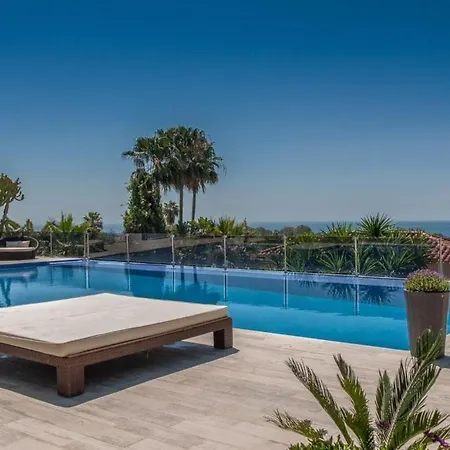 Deluxe - Private Pool Holiday home