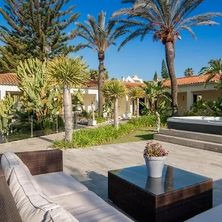 Deluxe - Private Pool Holiday home *